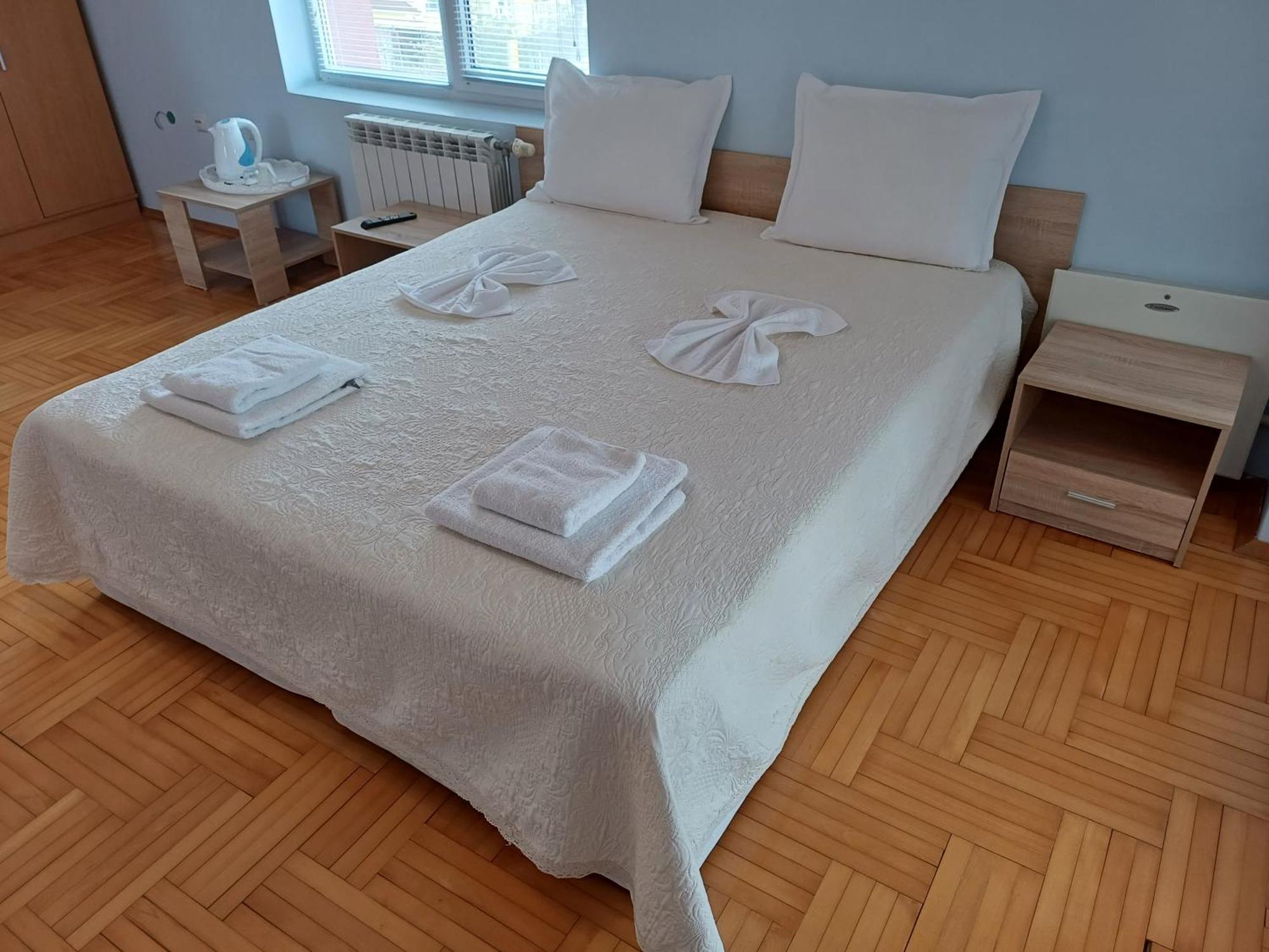 Guest Rooms Deva Burgas Exterior photo